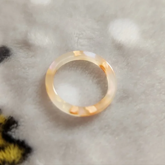 💙2/$8💙 Resin Ring - Picture 2 of 2